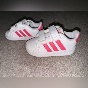 Adidas grand court shoes toddle girls size 5. Pink stripe